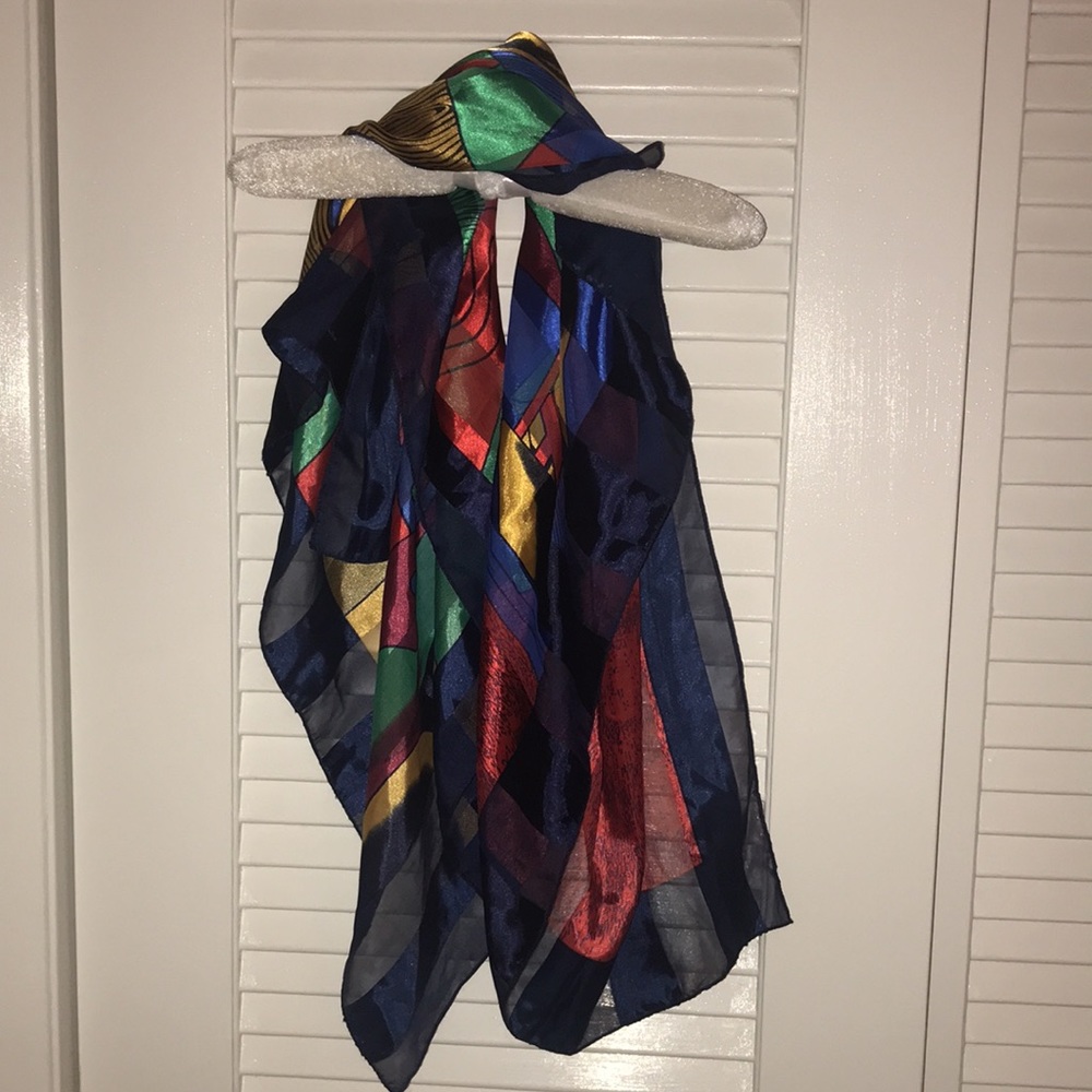 Woman’s Scarf - Picture 2 of 2